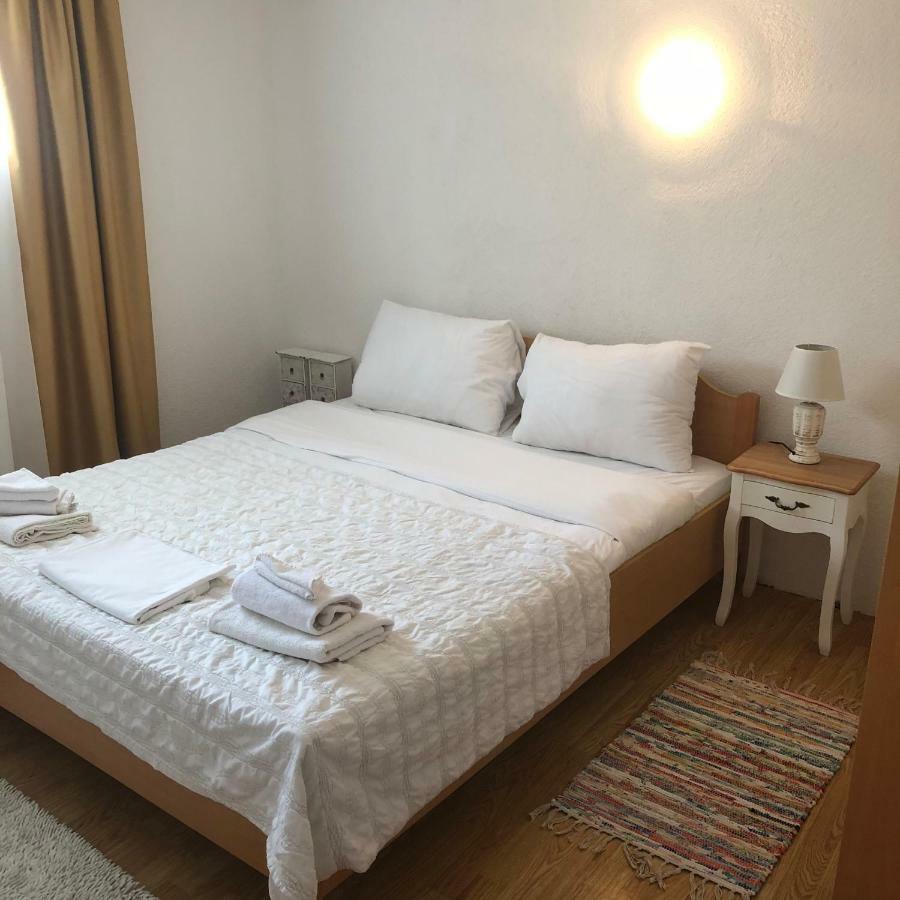 Apartman Bee Apartment Подстрана Екстериор снимка